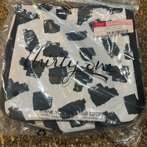 Thirty-One Hanging Traveler Case